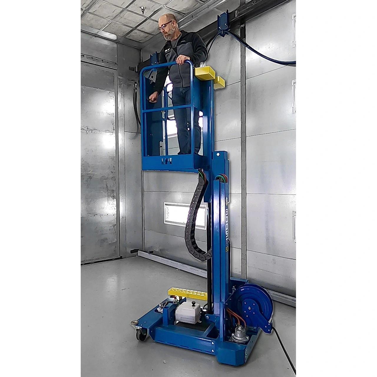 Boost Self-Propelled Pneumatic Lift